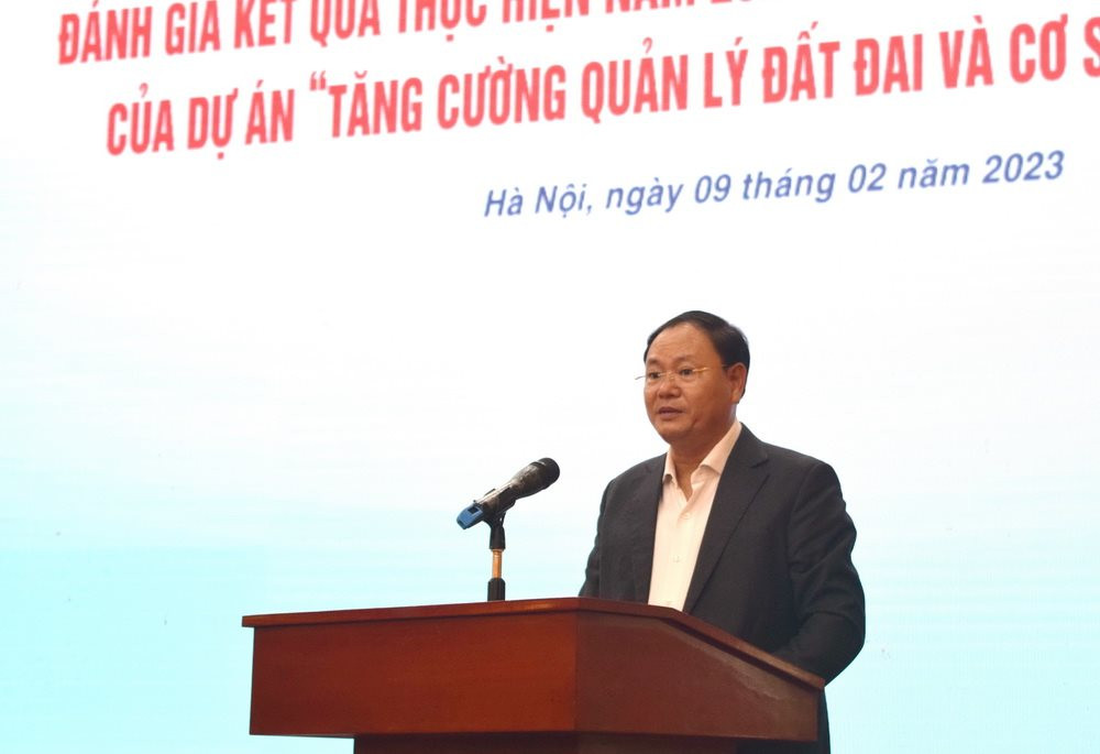 Ông Lê Minh Ngân: Nhiệm vụ trọng tâm dự án trong năm 2023 phải tập trung nỗ lực hoàn thành dự án theo đúng cam kết, đạt được các mục tiêu đã đề ra, góp phần vào công tác chuyển đổi số, cải cách hành chính trong lĩnh vực quản lý đất đai.