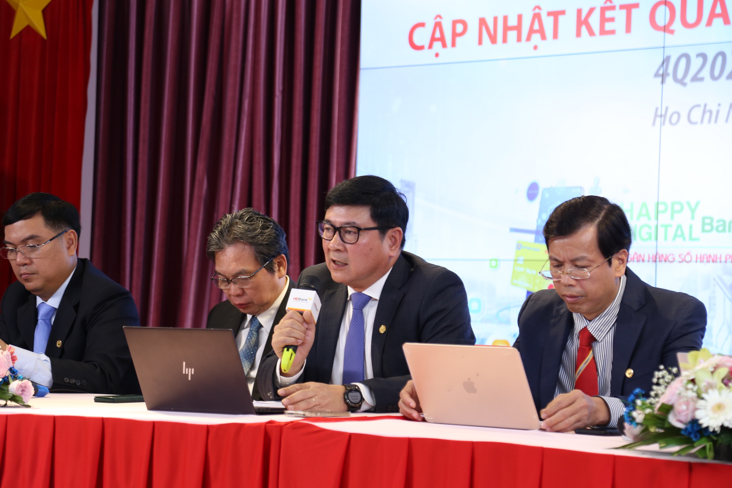 &Ocirc;ng Trần Ho&agrave;i Nam - Ph&oacute; Tổng gi&aacute;m đốc HDBank ph&aacute;t biểu tại Hội nghị