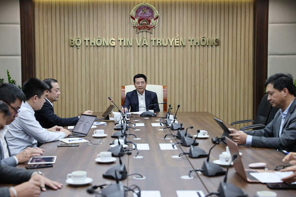 Bộ trưởng Nguyễn Mạnh Hùng: Các doanh nghiệp viễn thông phải mở rộng thêm hướng kết nối trên đất liền và áp dụng biện pháp kỹ thuật đảm bảo kết nối đi quốc tế.