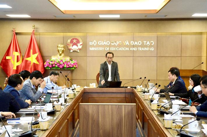 Thứ trưởng Hoàng Minh Sơn chủ trì phiên họp. Ảnh: Bộ Giáo dục và Đào tạo.