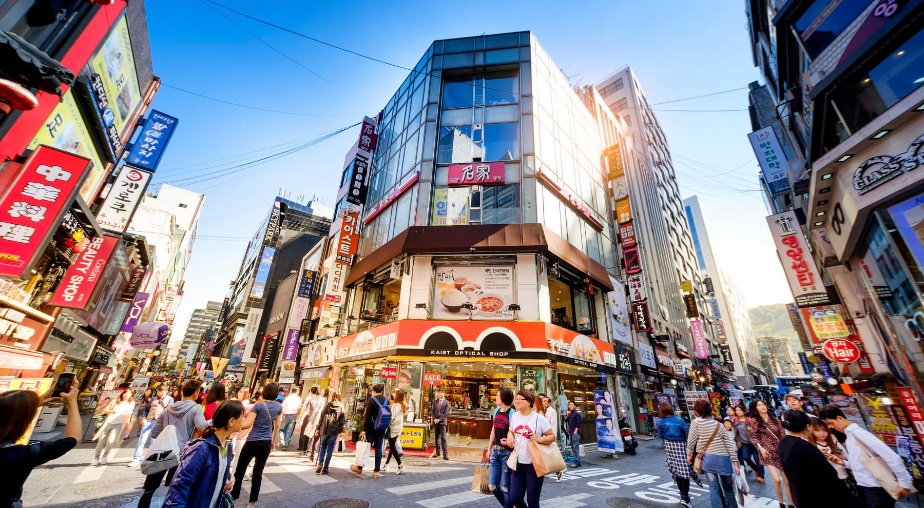 Những trải nghiệm th&uacute; vị, t&iacute;nh tương t&aacute;c tại cửa h&agrave;ng d&agrave;nh cho kh&aacute;ch mua c&oacute; t&aacute;c dụng kỳ diệu gi&uacute;p đẩy doanh thu l&ecirc;n cao.