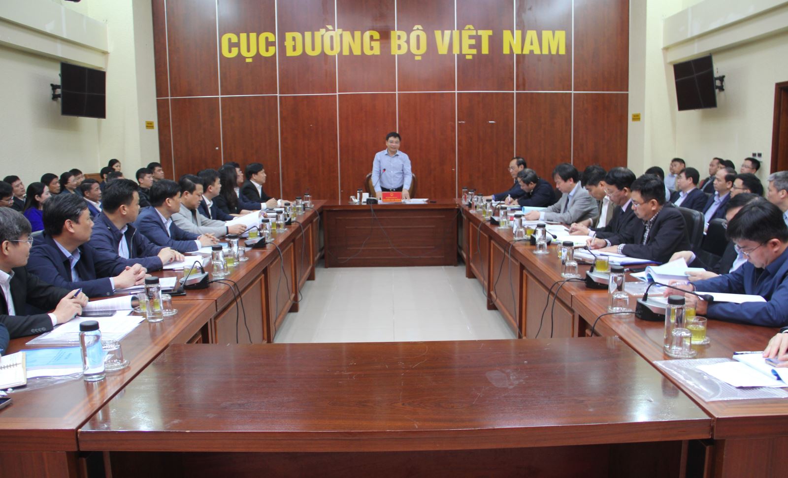 Bộ trưởng Nguyễn Văn Thắng tại buổi l&agrave;m việc với Cục&nbsp;Đường bộ Việt Nam.