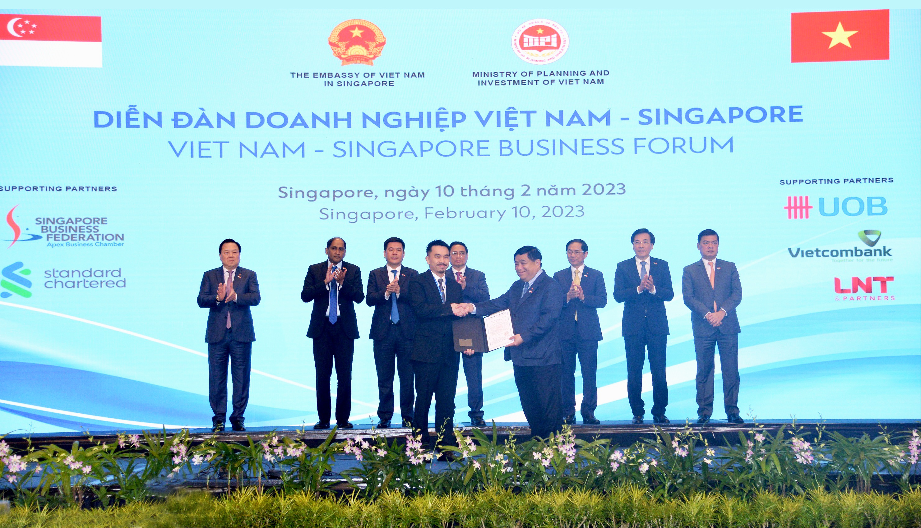 Tổng Giám Đốc Masan Group - ông Danny Le - nhận giấy chứng nhận đầu tư.