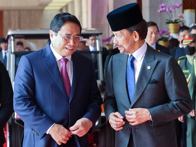 Thủ tướng Chính phủ Phạm Minh Chính và Quốc vương Brunei Hassanal Bolkiah. Ảnh - VGP.  