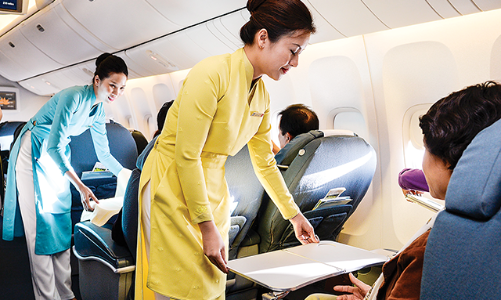 Ngành hàng không trên tiến trình phục hồi: Nỗi lo ách tắc hạ tầng và thiếu hụt nhân sự