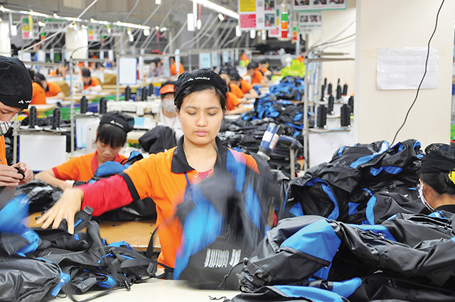 Nhu cầu tuyển dụng lao động đang khởi sắc khi các đơn hàng mới về nhiều hơn và các dự án mới đi vào hoạt động.