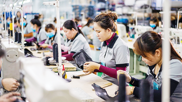 Đầu năm: Thừa và thiếu lao động