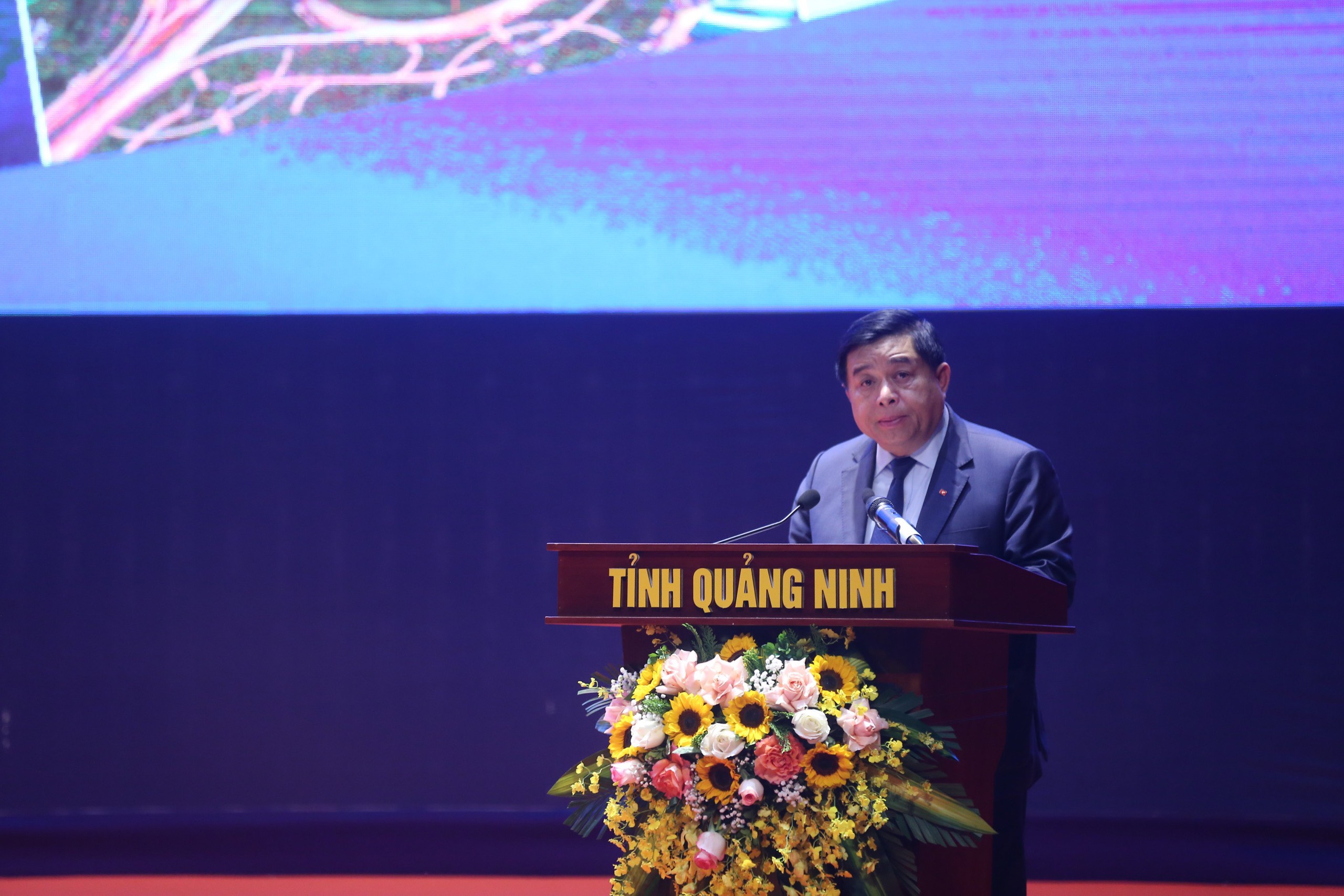 Bộ trưởng Bộ Kế hoạch và Đầu tư Nguyễn Chí Dũng  tin tưởng có thể biến khó khăn, thách thức thành cơ hội mới thành động lực phát triển để Vùng đồng bằng Sông Hồng.