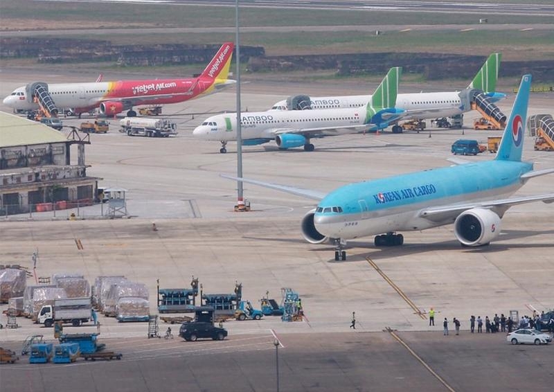 Air transport businesses to have licenses checked
