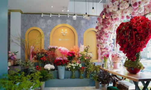 Thị trường hoa tươi trầm lắng, quà tặng Valentine thiết thực “lên ngôi”