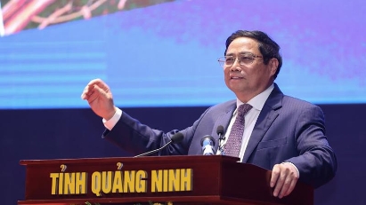 PM asks Red River Delta to lead in economic restructuring