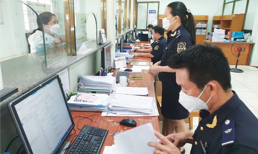 Năm 2022 có 14,5 triệu tờ khai hàng hóa xuất nhập khẩu, với tỷ lệ tờ khai luồng vàng là 30,58% và luồng đỏ là 4,28%.