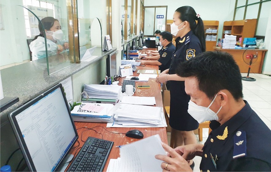 Năm 2022 có 14,5 triệu tờ khai hàng hóa xuất nhập khẩu, với tỷ lệ tờ khai luồng vàng là 30,58% và luồng đỏ là 4,28%.