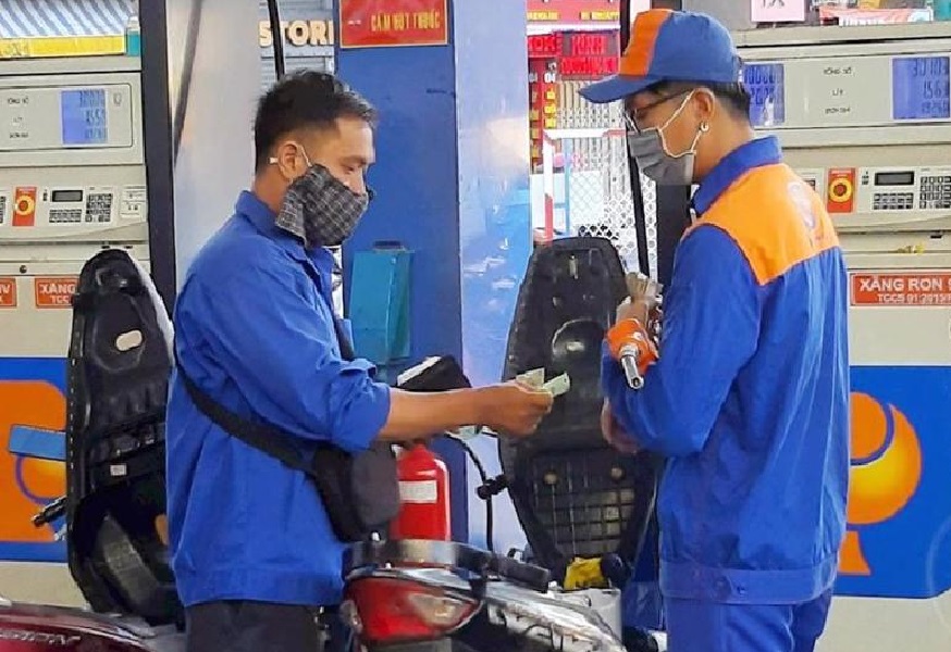 Từ chiều 21/3/2023, giá các mặt hàng xăng dầu đồng loạt giảm mạnh.