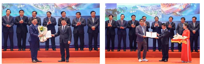 Authorities from Vinh Phuc present investment licenses to investors at the conference.