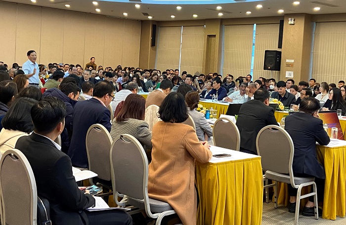 Rất đ&ocirc;ng c&aacute;c doanh nghiệp kinh doanh xăng dầu quan t&acirc;m đến nội dung hội thảo.