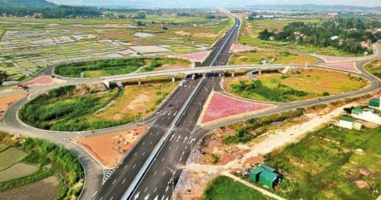  Chính phủ ưu tiên bố trí tối đa mọi nguồn lực để tập trung đầu tư phát triển kết cấu hạ tầng giao thông.