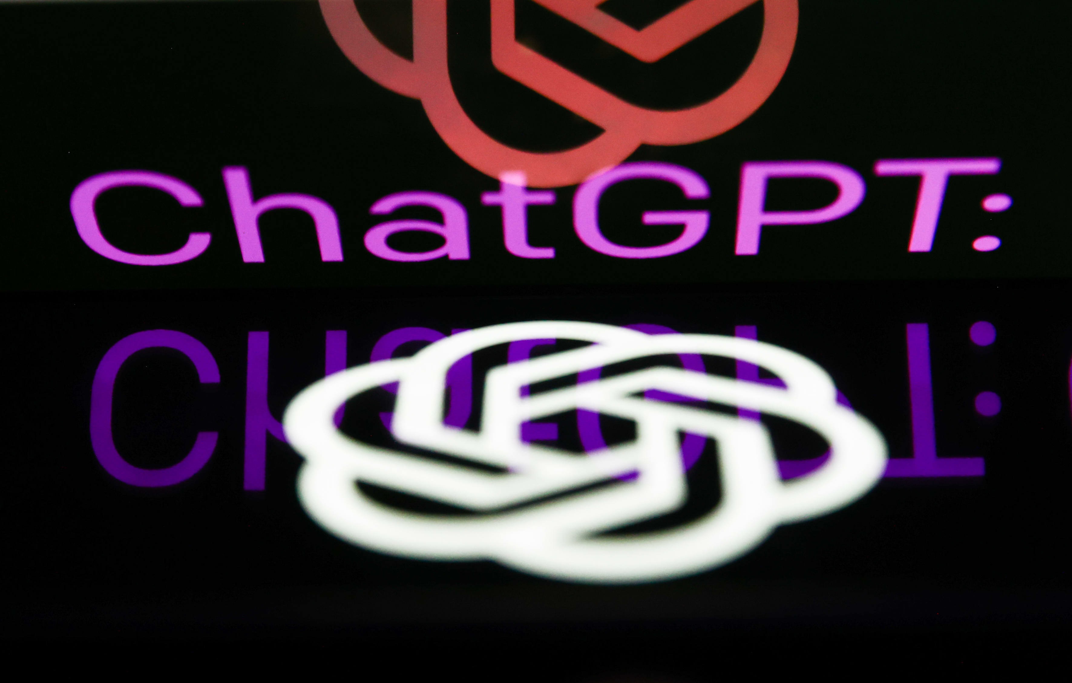 Trung Quốc lo ngại khi các công ty công nghệ trong nước ra mắt các “phiên bản ChatGPT nhái”