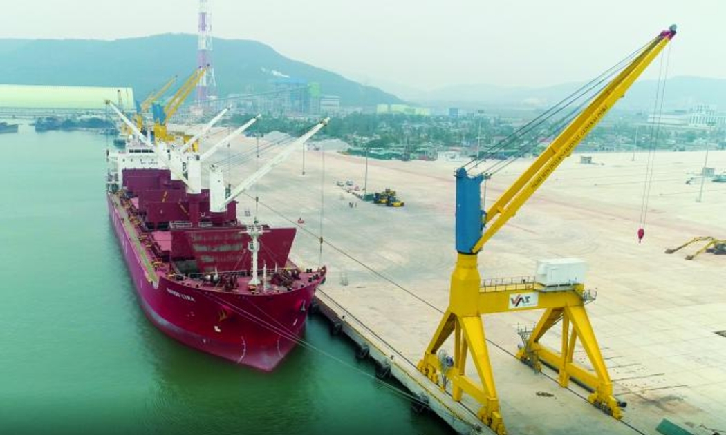 Một góc cảng tổng hợp Nghi Sơn