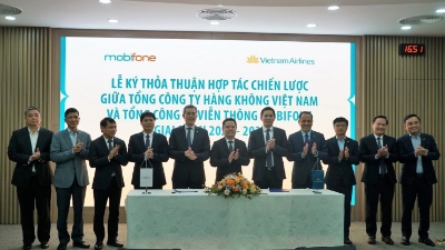Vietnam Airlines & MobiFone team up to boost digital transformation