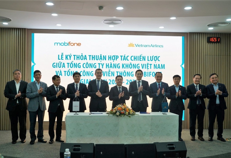Vietnam Airlines & MobiFone team up to boost digital transformation