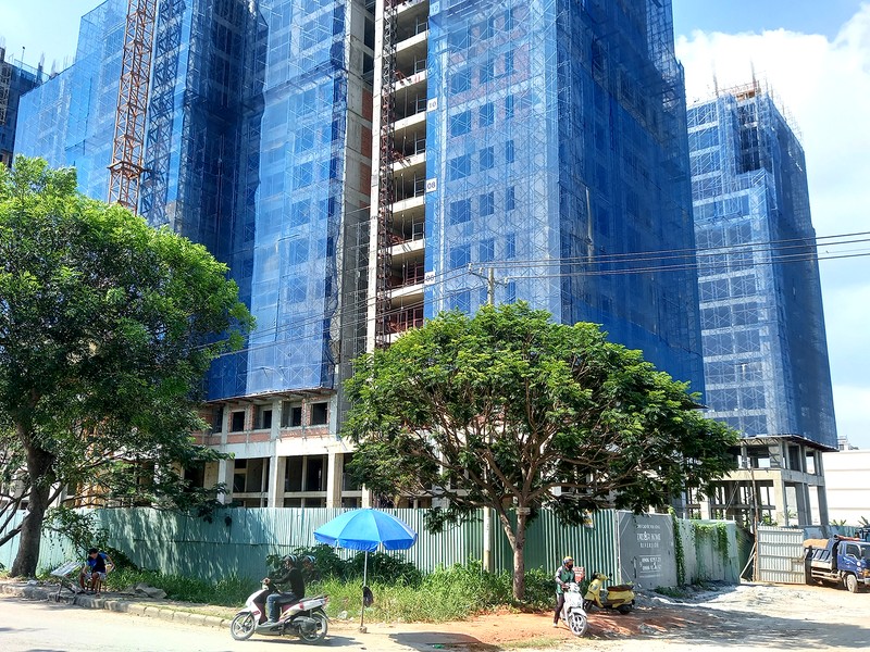 Tình trạng tắc nghẽn pháp lý gây ách tắc nguồn cung và khó khăn cho chủ đầu tư.