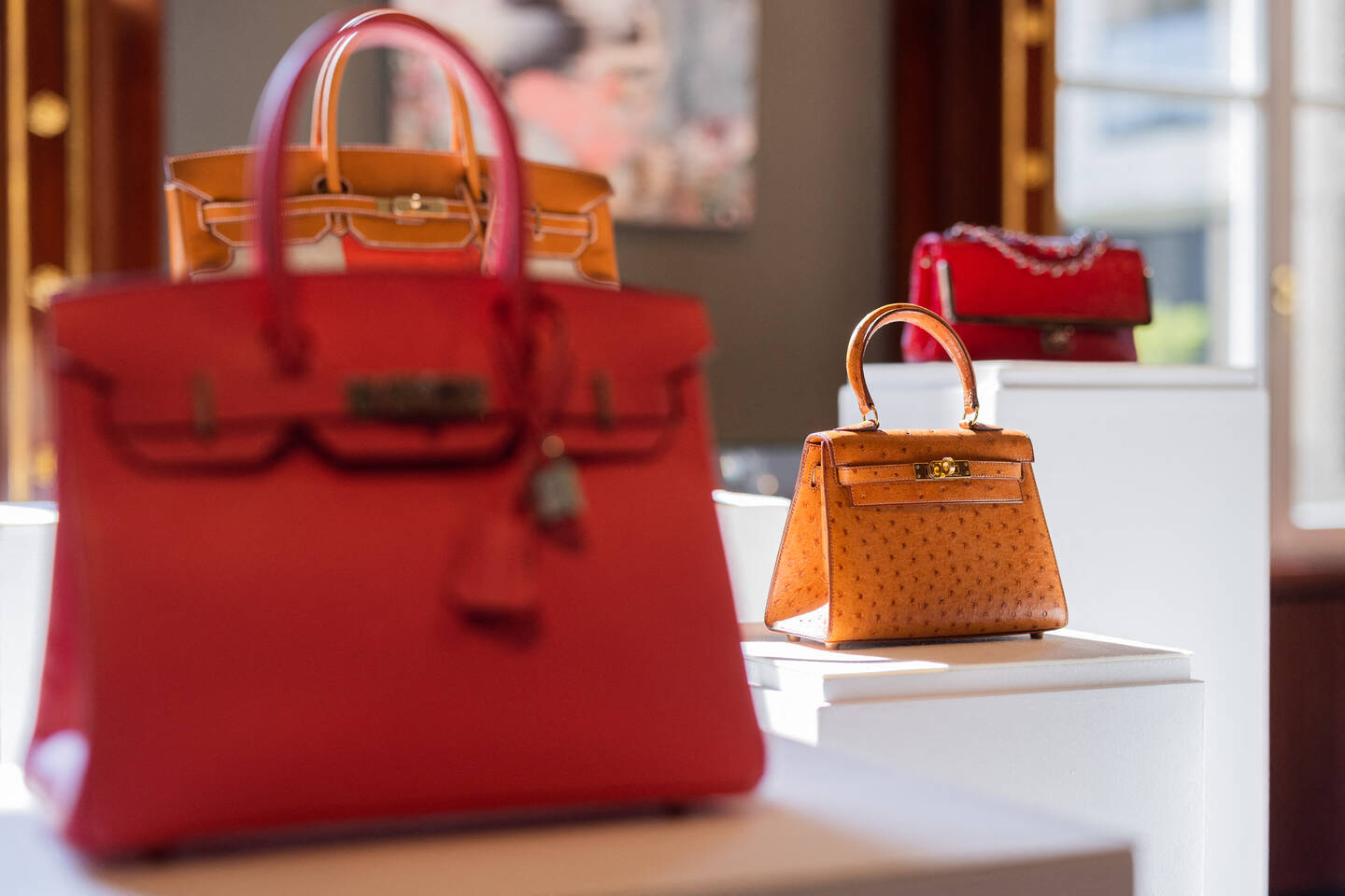 Chiếc túi Birkin của Hermès tiêu tốn trung bình 48 tiếng đồng hồ làm việc liên tục hoàn toàn thủ công...