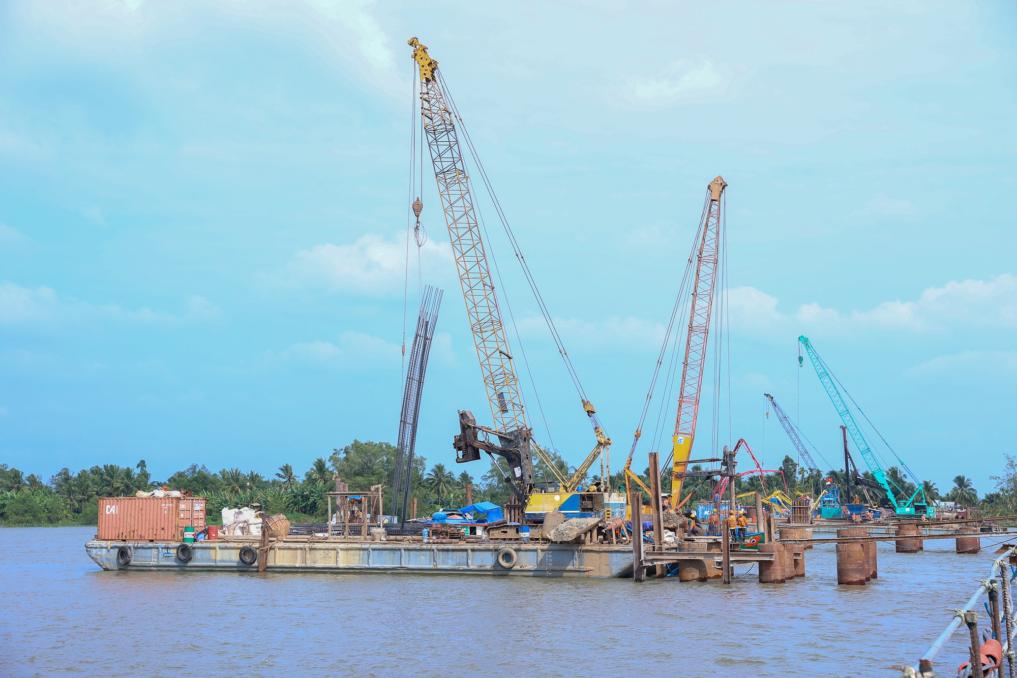 Dự án đầu tư xây dựng công trình cầu Rạch Miễu 2 bắc ngang sông Tiền nối liền tỉnh Tiền Giang - Bến Tre - Ảnh: VGP