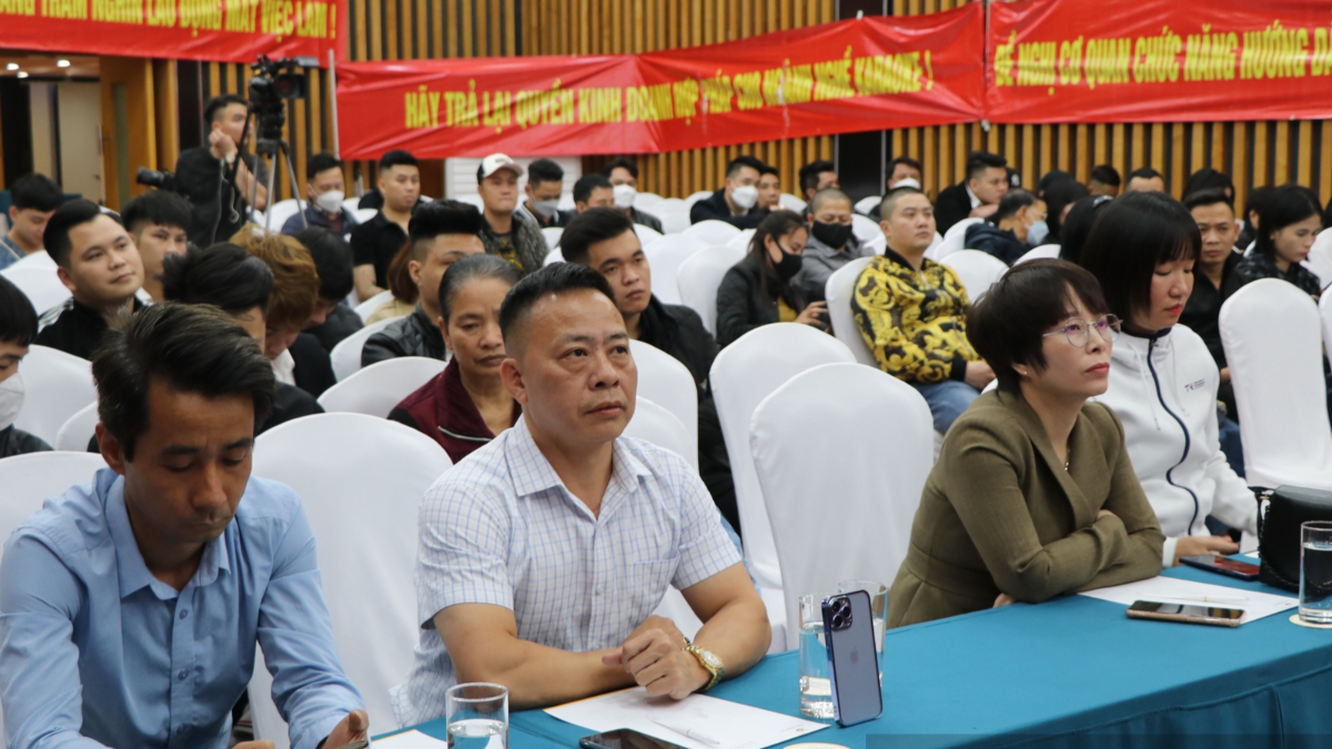 Các doanh nghiệp karaoke ký đơn kiến nghị tới các cơ quan chức năng 