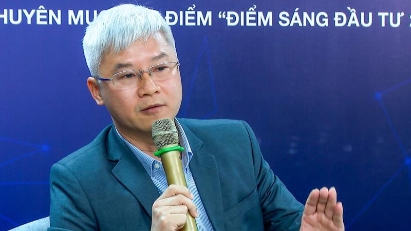 Why don’t property developers lower prices to escape woes?