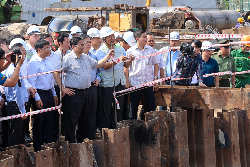 PM calls for faster construction of Mekong Delta bridge