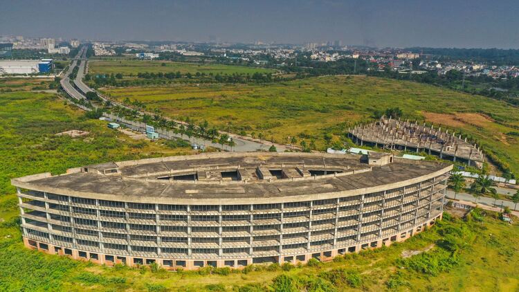 Tòa nhà Saigon Silicon City Centre được khởi công xây dựng vào năm 2016 và dừng lại cho đến nay...