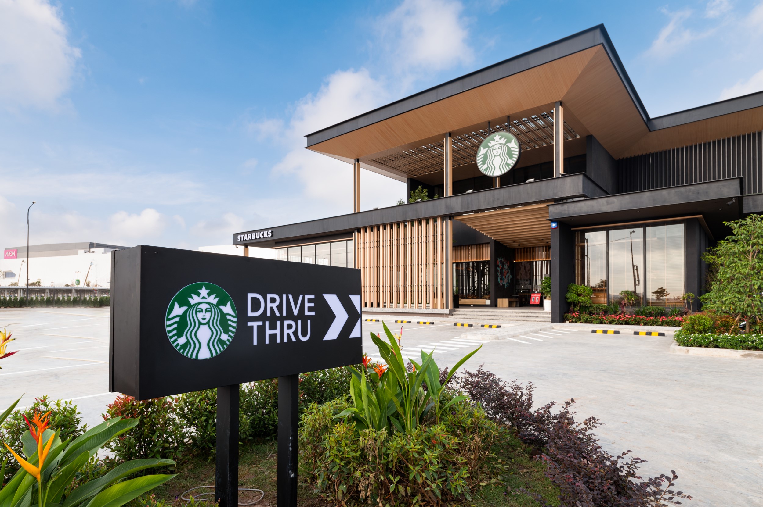 Trong bốn năm qua, Starbucks tăng gấp đôi số lượng cửa hàng Drive-Thru tại châu Á Thái Bình Dương. 