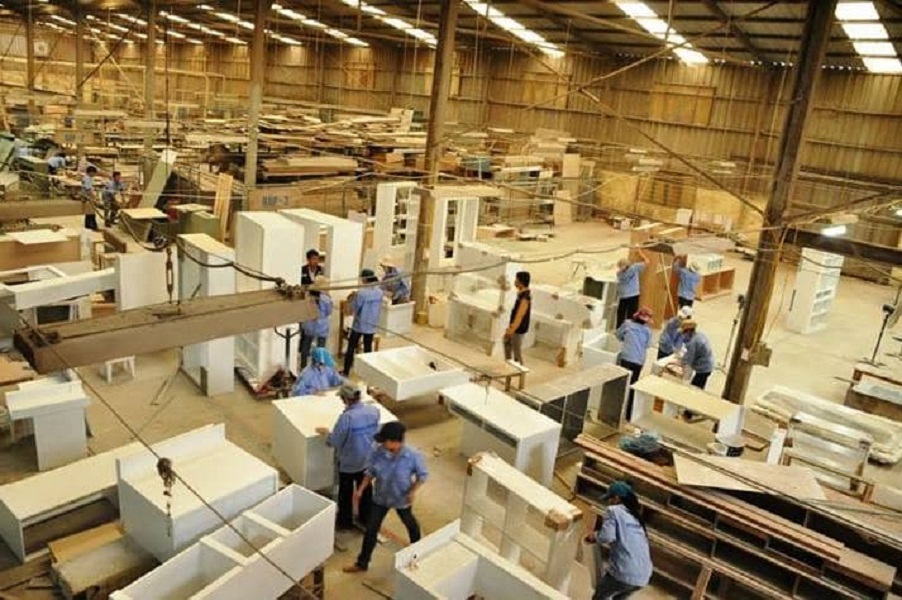 Ngành sản xuất bàn ghế trong nước bị ảnh hưởng lớn từ hàng hoá nhập khẩu bán phá giá từ Trung Quốc.