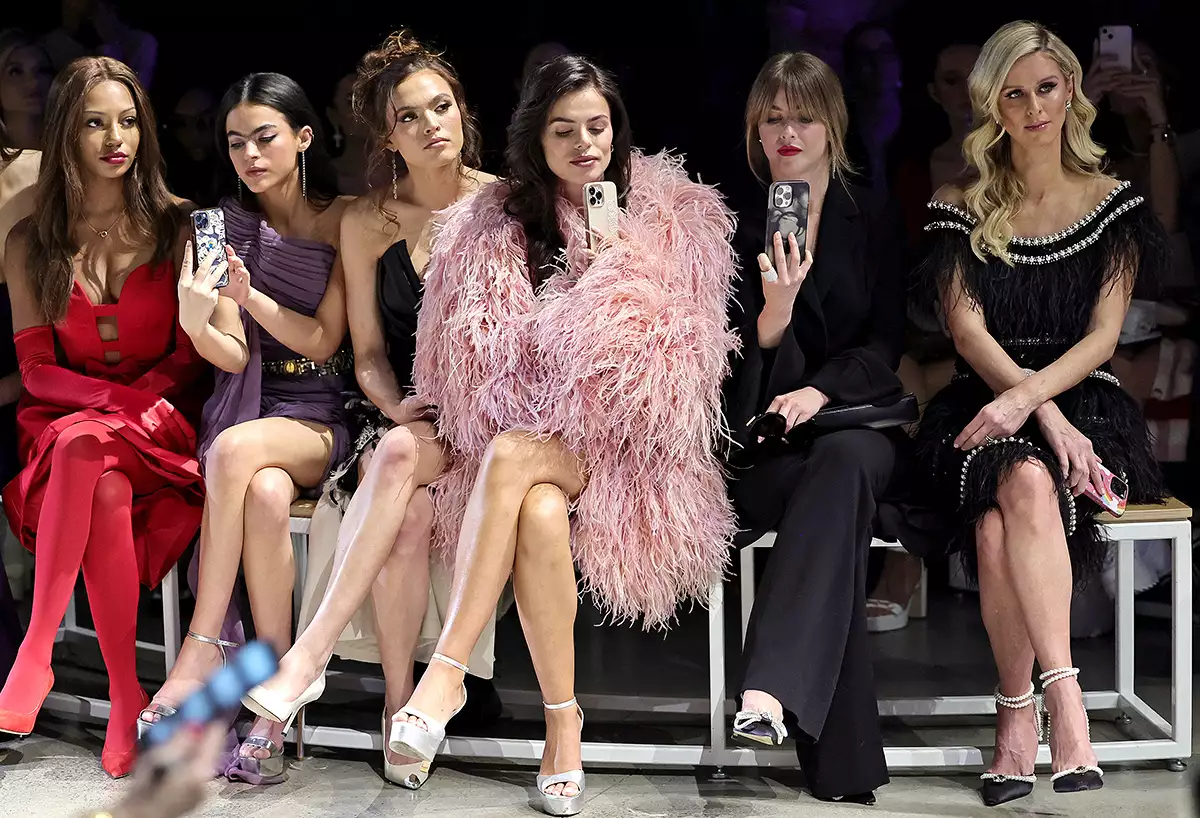 Những nội dung và video thông thường của các thương hiệu sẽ đạt được trung bình 100 triệu lượt xem tính trên cả YouTube và Facebook. Ảnh: People