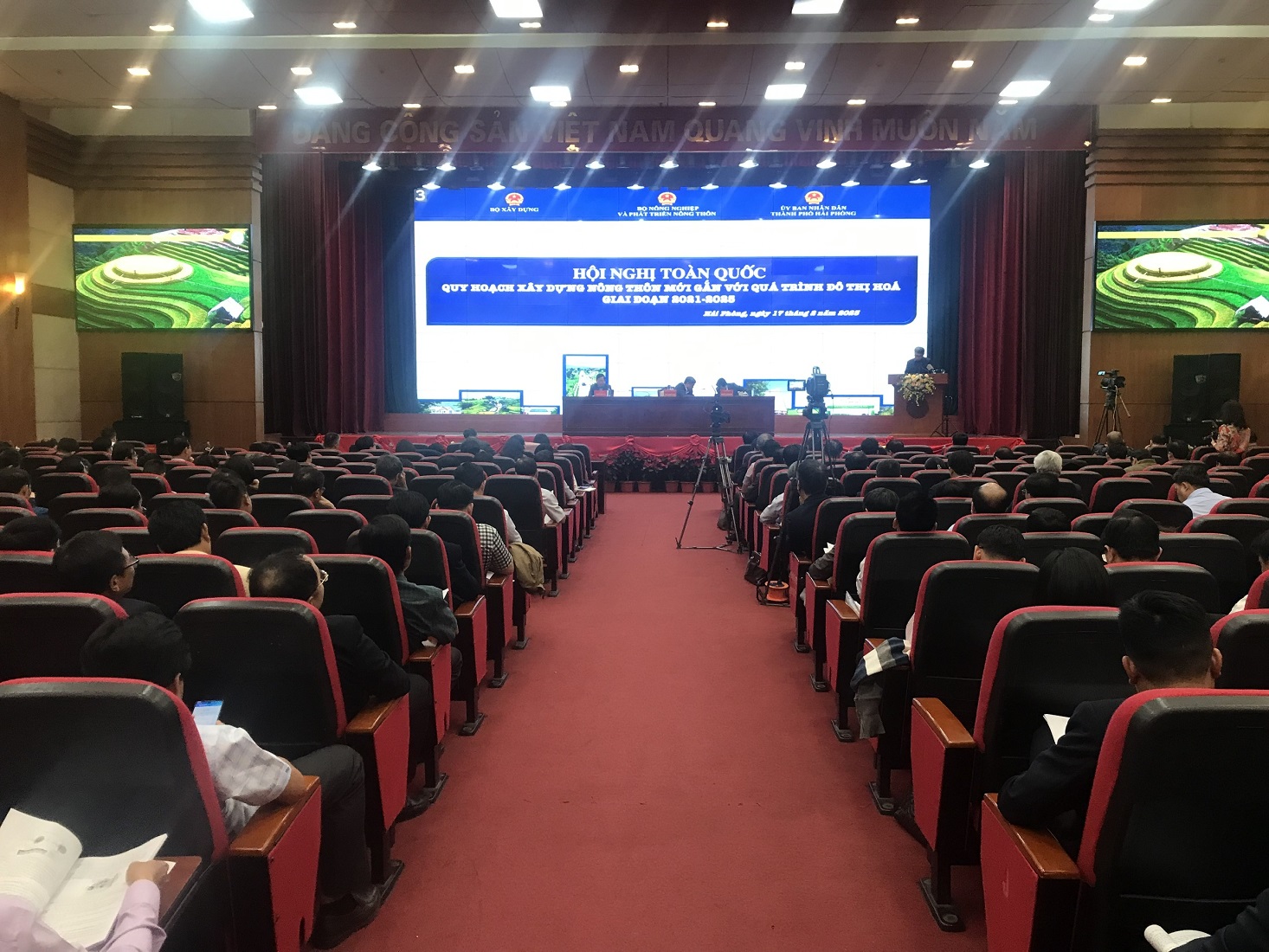 To&agrave;n cảnh hội nghị.