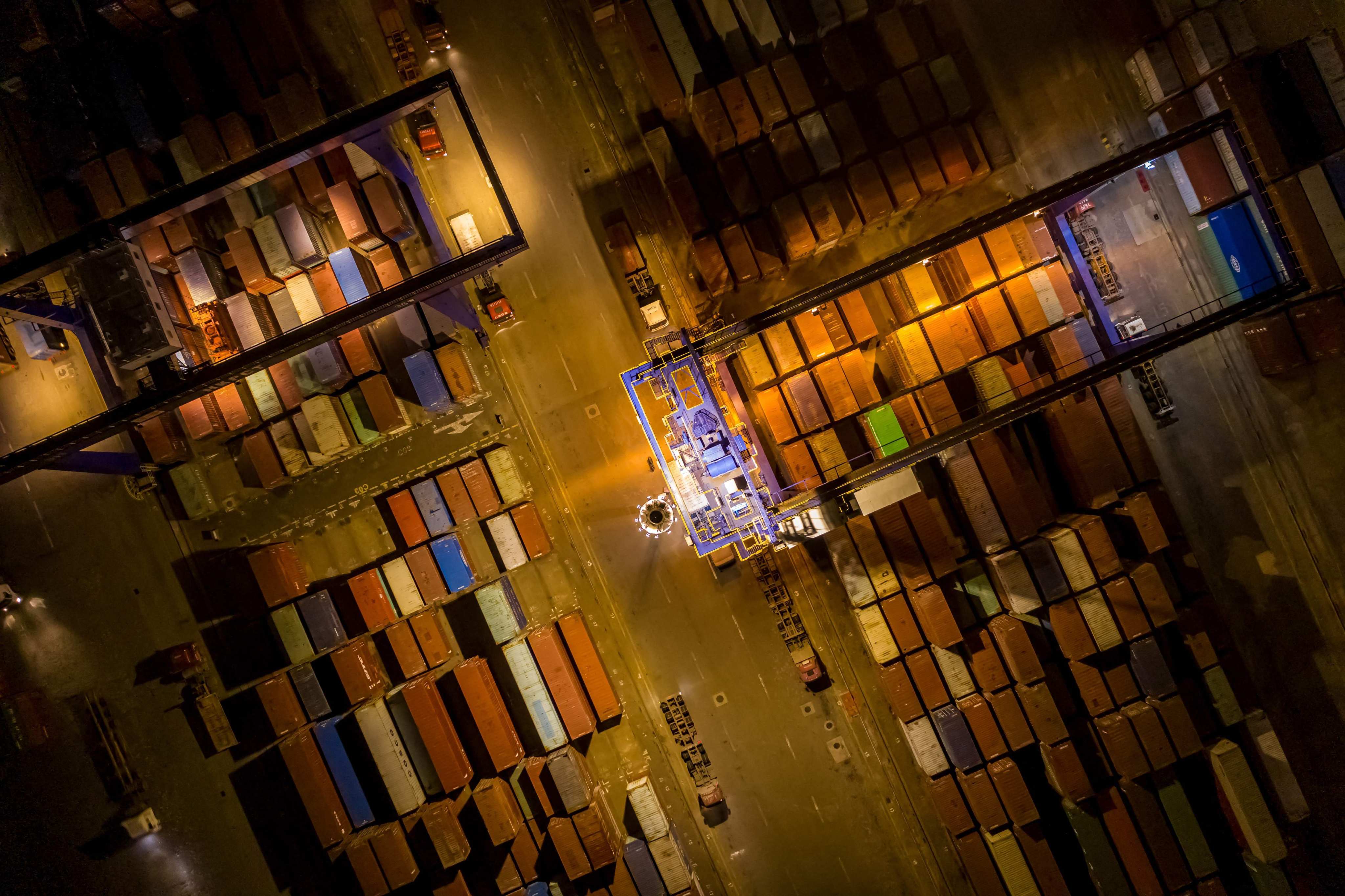 Container rỗng chất đống tại nhiều cảng biển tại Trung Quốc - Ảnh: SCMP