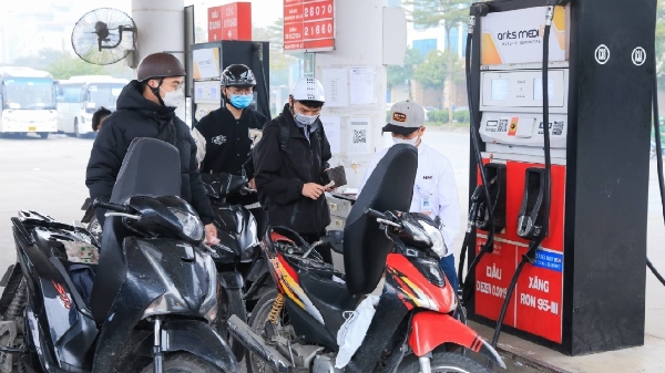 Đồng loạt giảm giá xăng dầu
