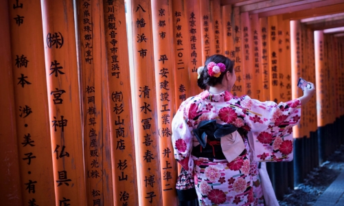 Nhật Bản: Sự đối lập của du lịch trong và ngoài nước