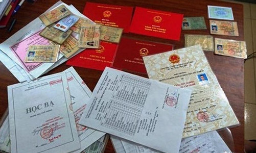Dán tem bảo hiểm để chống văn bằng, chứng chỉ giá