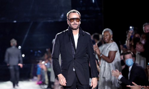 Đằng sau những bản hợp đồng giữa nhà mốt và giám đốc sáng tạo