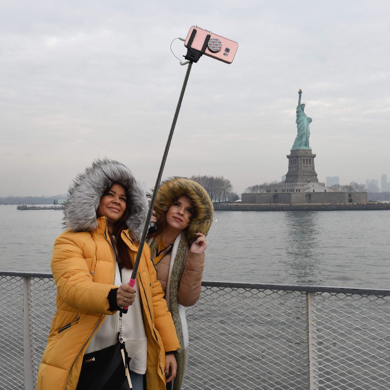 Dịch vụ chiếm phần lớn sự tăng l&ecirc;n trong hoạt động kinh tế tại Mỹ của th&aacute;ng 2 - Ảnh: Getty Images