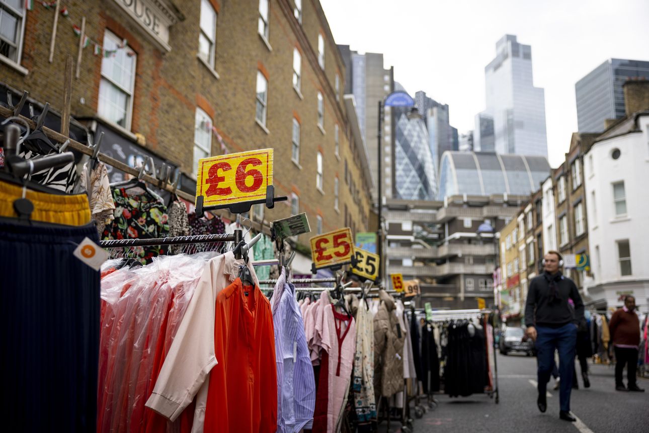 Các doanh nghiệp tại Anh và khu vực Eurozone được hưởng lợi khi nút thắt trong chuỗi cung ứng được giải tỏa và lạm phát hạ nhiệt - Ảnh: Shutterstock