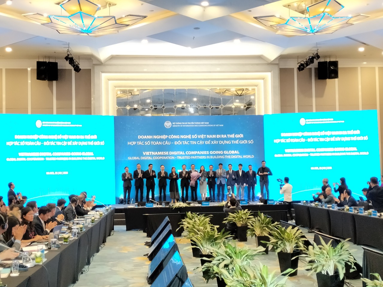 Ra mắt Tổ tư vấn hỗ trợ doanh nghiệp số Việt nam đi ra thế giới
