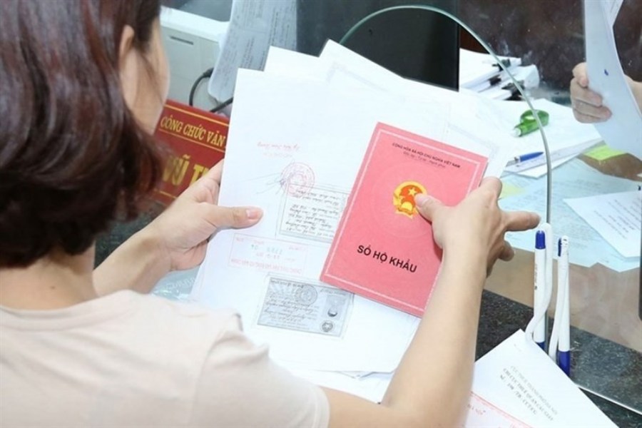 Các cơ quan, tổ chức trong quá trình giải quyết thủ tục hành chính không yêu cầu người dân phải xuất trình, nộp Sổ hộ khẩu