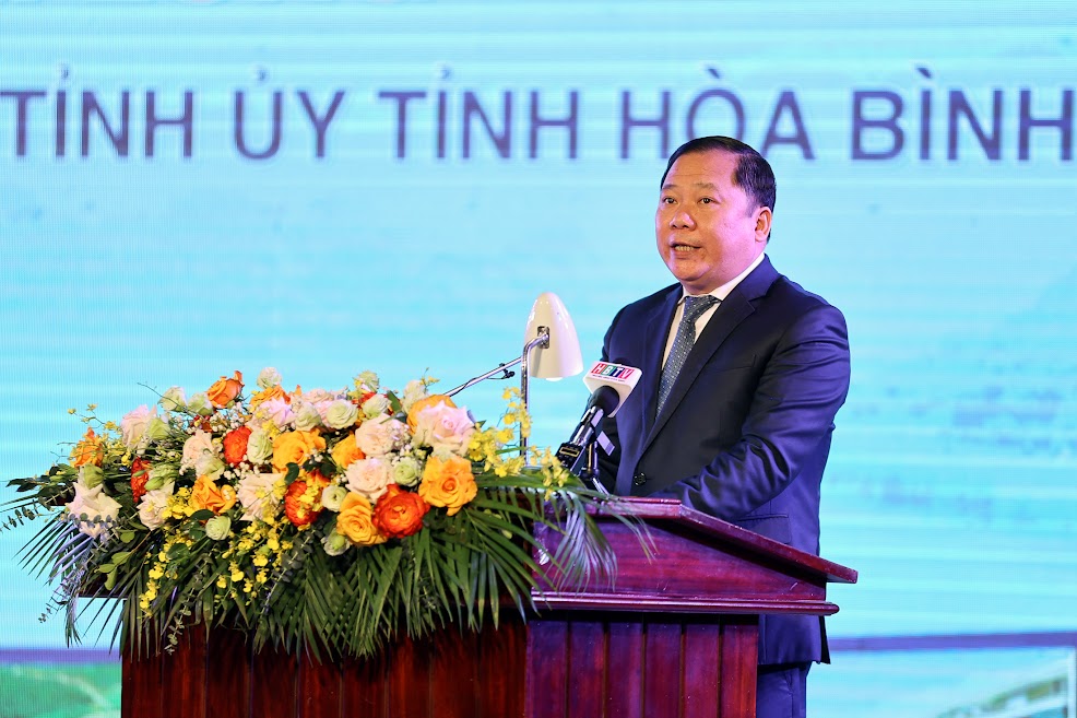 B&iacute; thư Tỉnh ủy H&ograve;a B&igrave;nh Nguyễn Phi Long ph&aacute;t biểu tại sự kiện - Ảnh: VGP