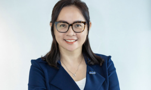 Tổng giám đốc FLC Bùi Hải Huyền cùng hai 