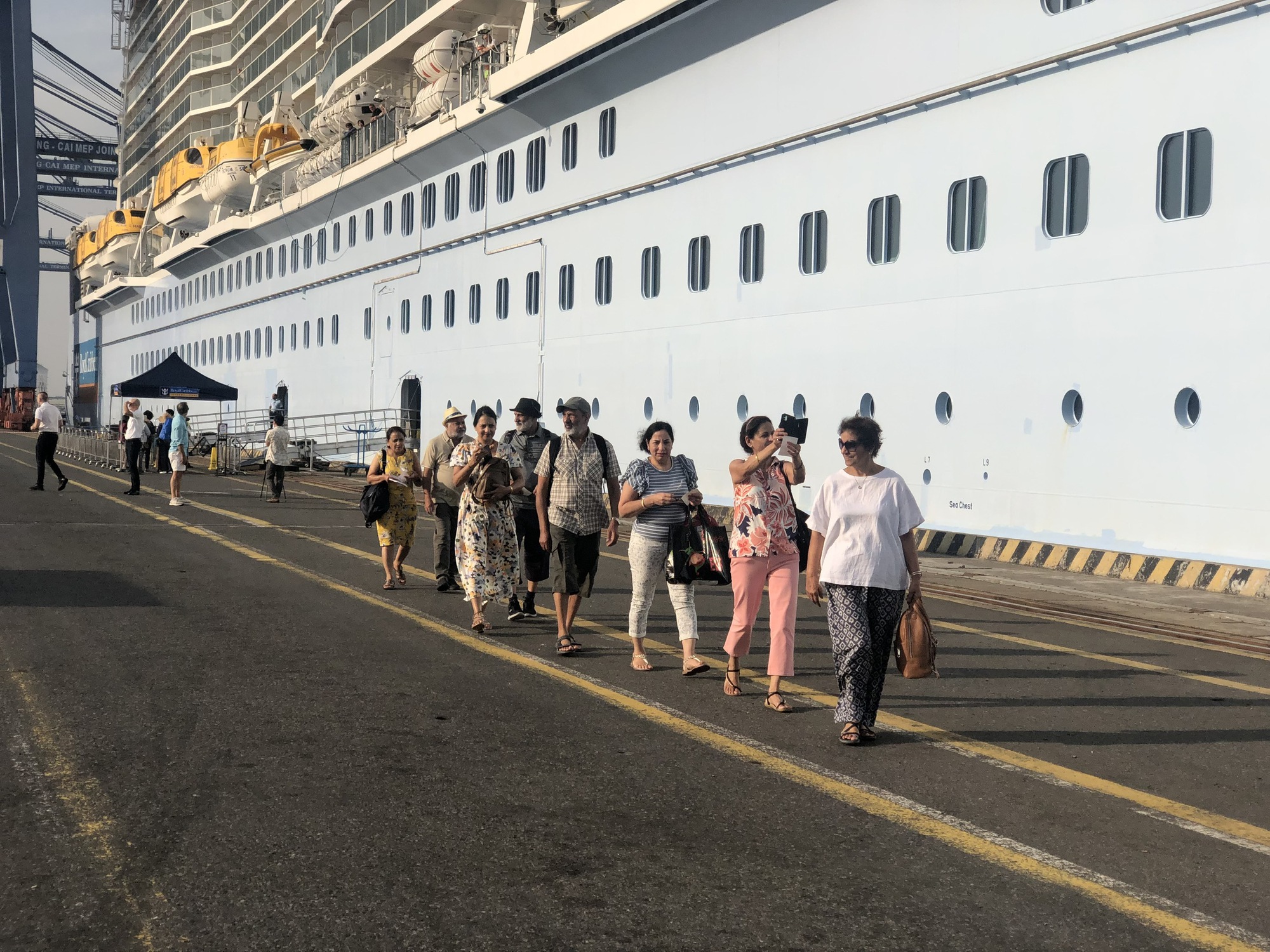 Tàu biển quốc tế Spectrum of the Seas mang theo 3.500 khách đã cập cảng Phú Mỹ (Bà Rịa - Vũng Tàu) sáng 26/2.