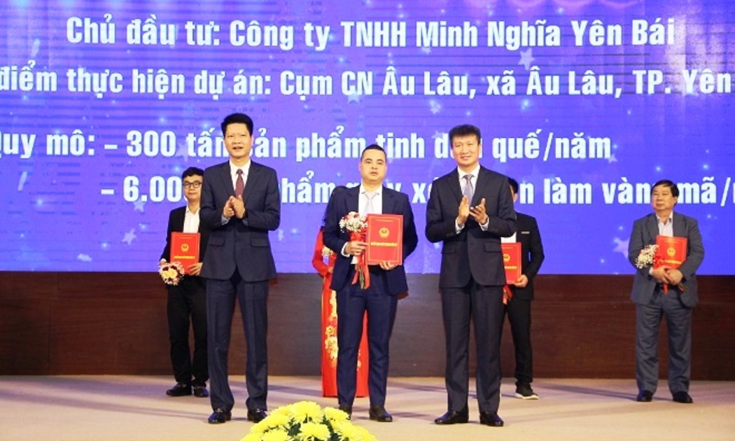 UBND tỉnh Yên Bái trao quyết định chấp thuận chủ trương đầu tư cho các nhà đầu tư