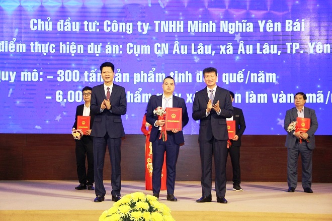 UBND tỉnh Yên Bái trao quyết định chấp thuận chủ trương đầu tư cho các nhà đầu tư